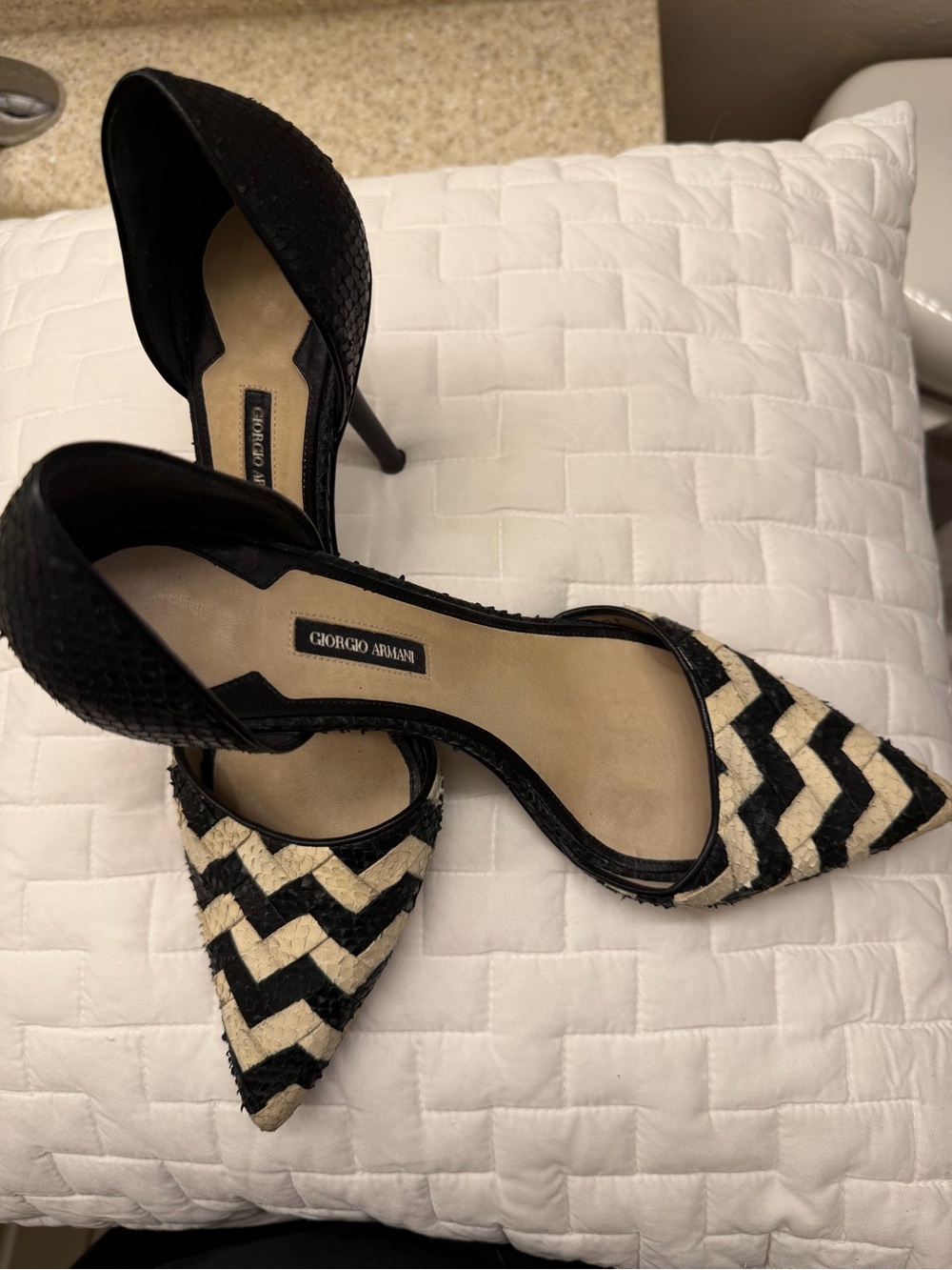 GIORGIO ARMANI black/white Chevron Python-Effect Leather Pointed Toe Heels Sz 40